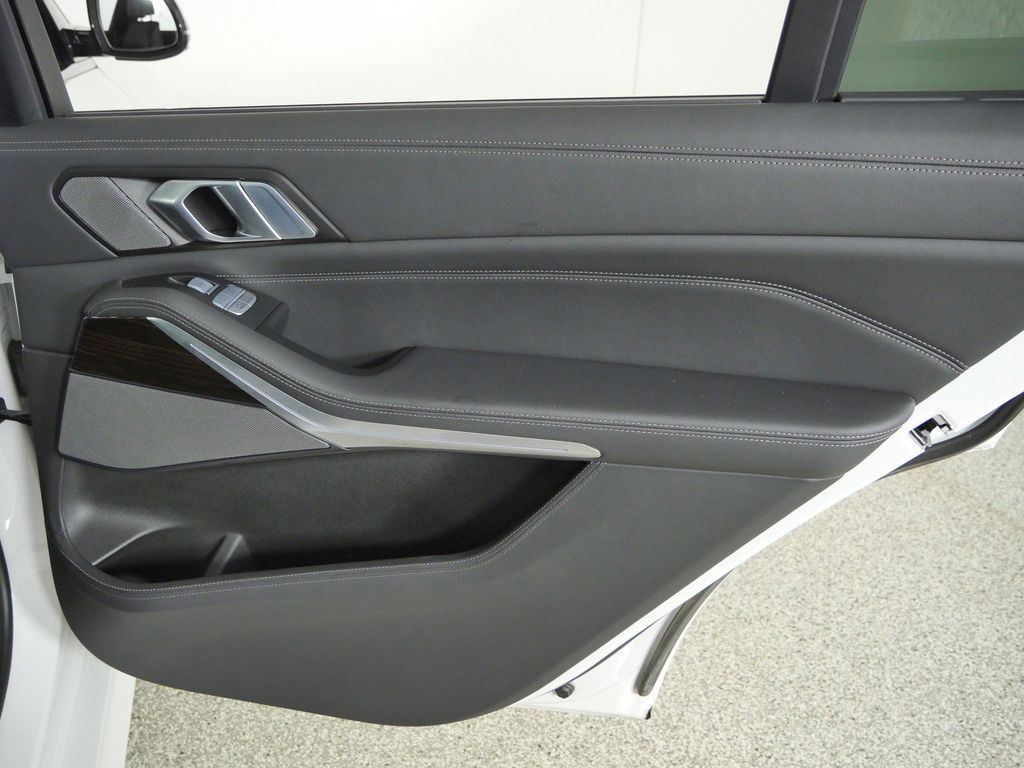 Thumbnail: 2024 BMW X7 - 33