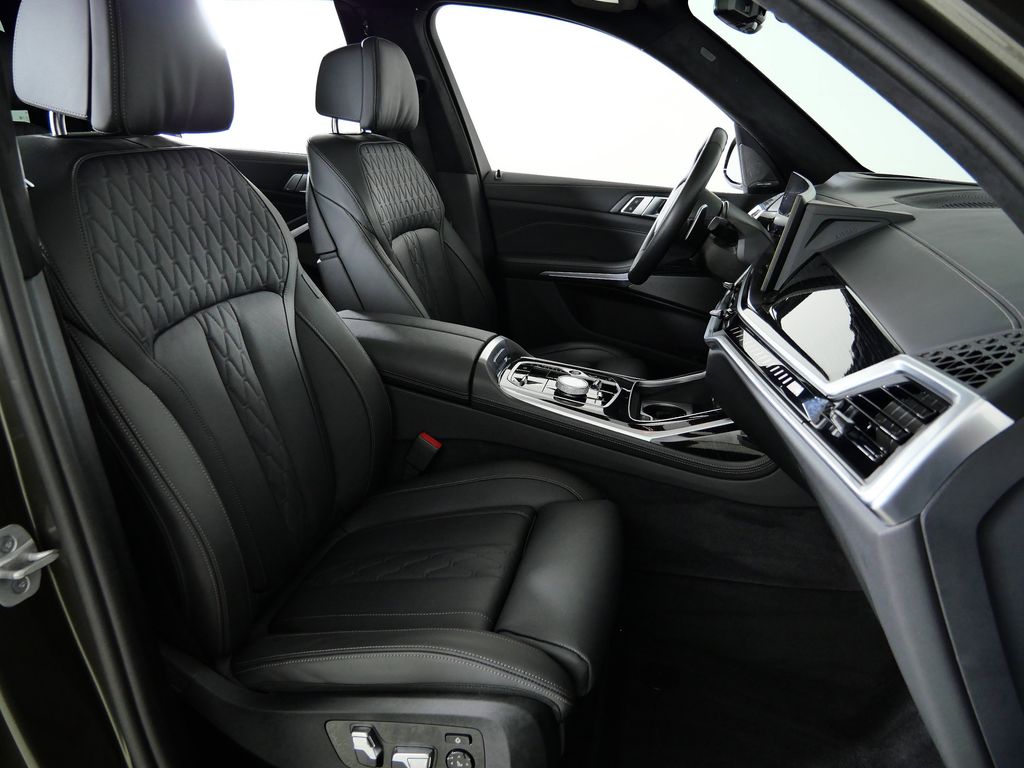 Thumbnail: 2024 BMW X7 - 10