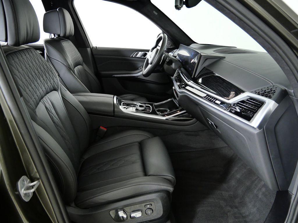 Thumbnail: 2024 BMW X7 - 9