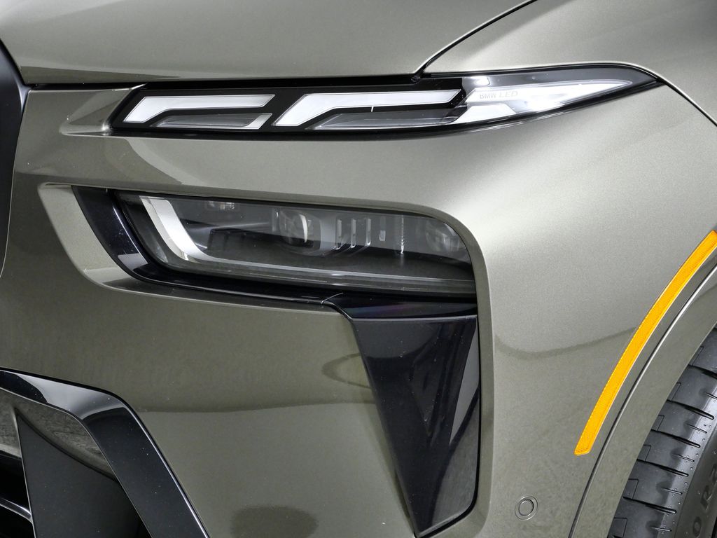 Thumbnail: 2024 BMW X7 - 16