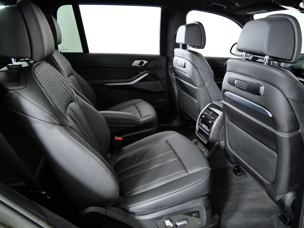Thumbnail: 2024 BMW X7 - 11