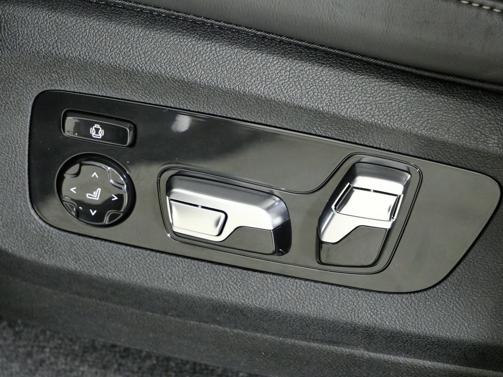 Thumbnail: 2024 BMW X7 - 41