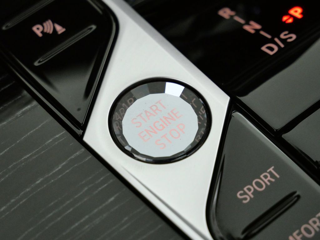 Thumbnail: 2024 BMW X7 - 13