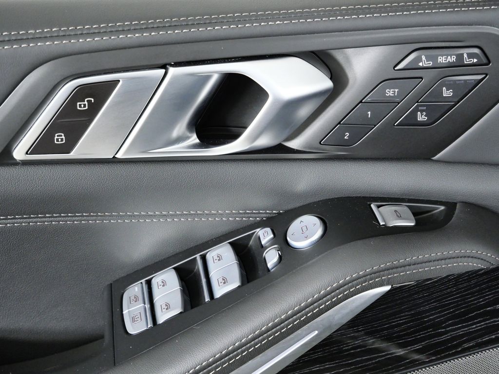 Thumbnail: 2024 BMW X7 - 40