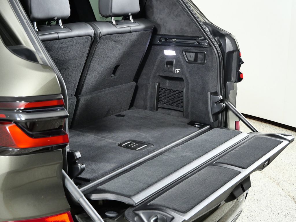 Thumbnail: 2024 BMW X7 - 32