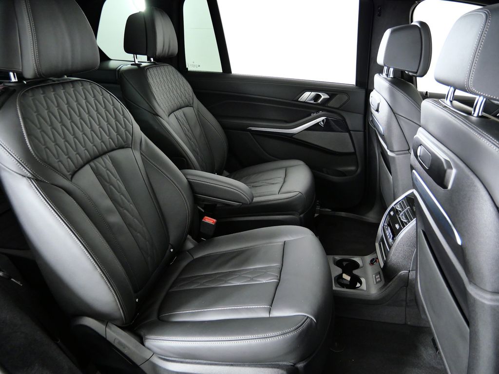 Thumbnail: 2024 BMW X7 - 31