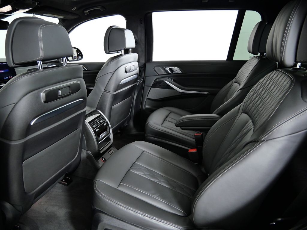 Thumbnail: 2024 BMW X7 - 35