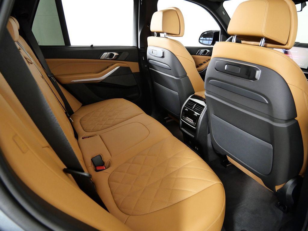 Thumbnail: 2026 BMW X5 - 11