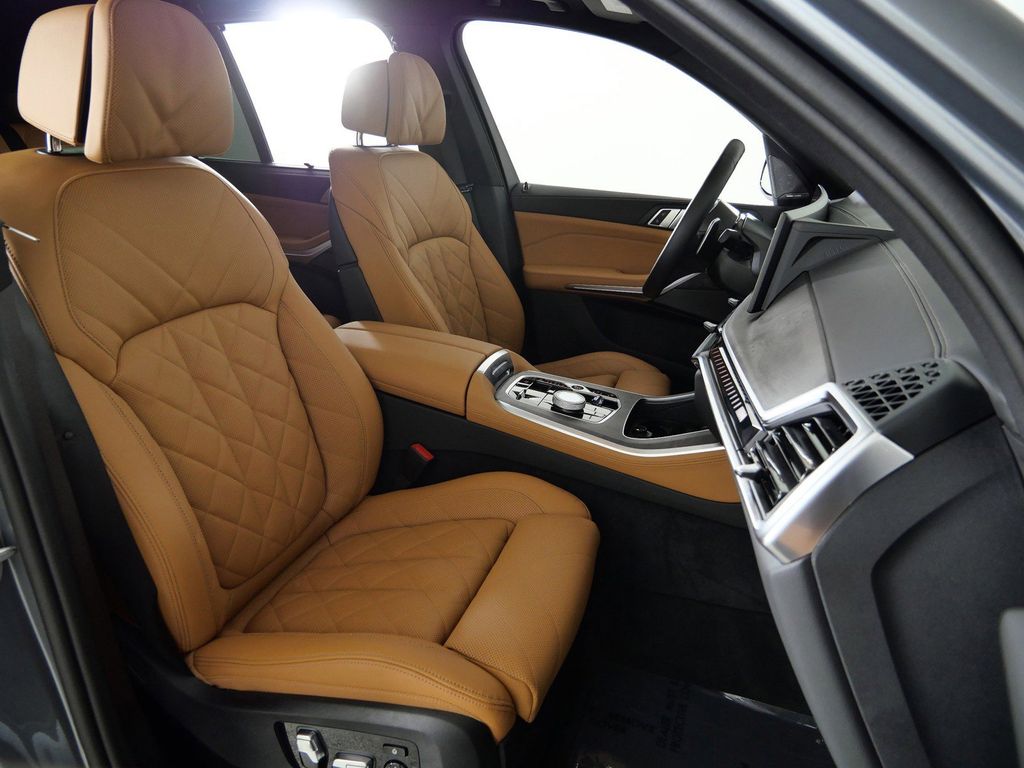 Thumbnail: 2026 BMW X5 - 10