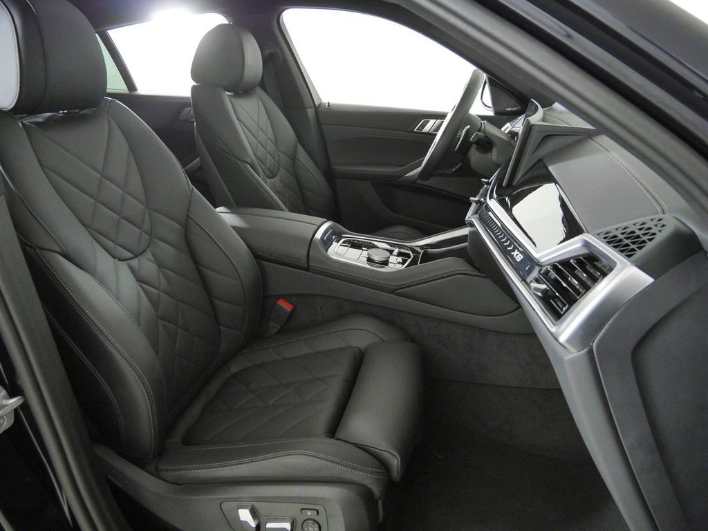 Thumbnail: 2025 BMW X6 - 10