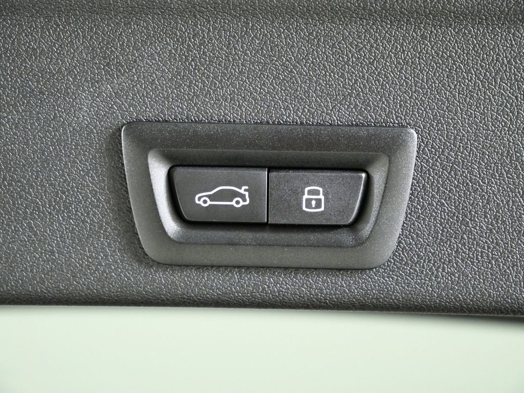 Thumbnail: 2026 BMW X6 - 35