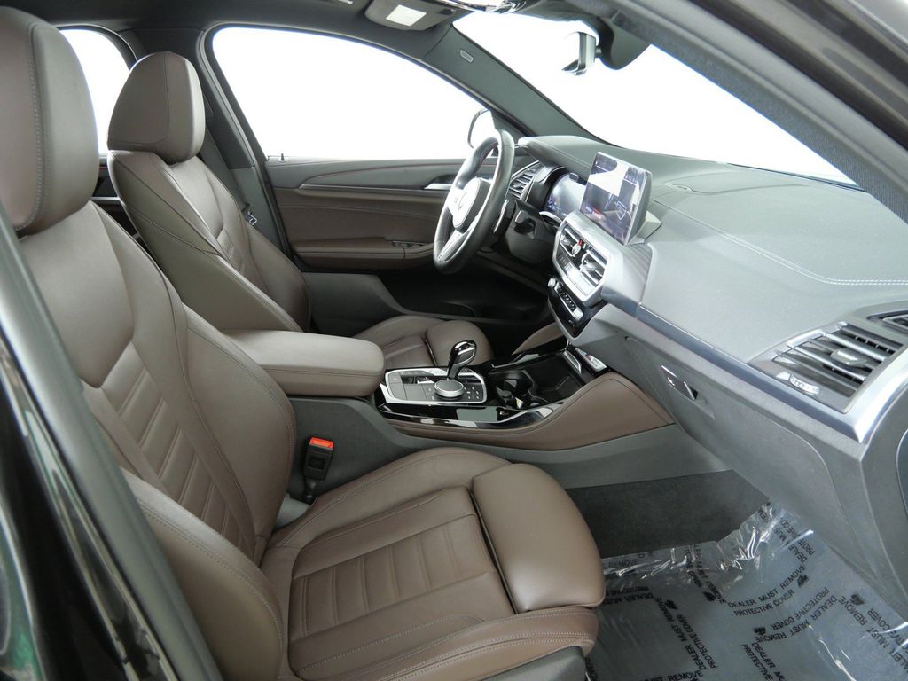 Thumbnail: 2022 BMW X4 - 8