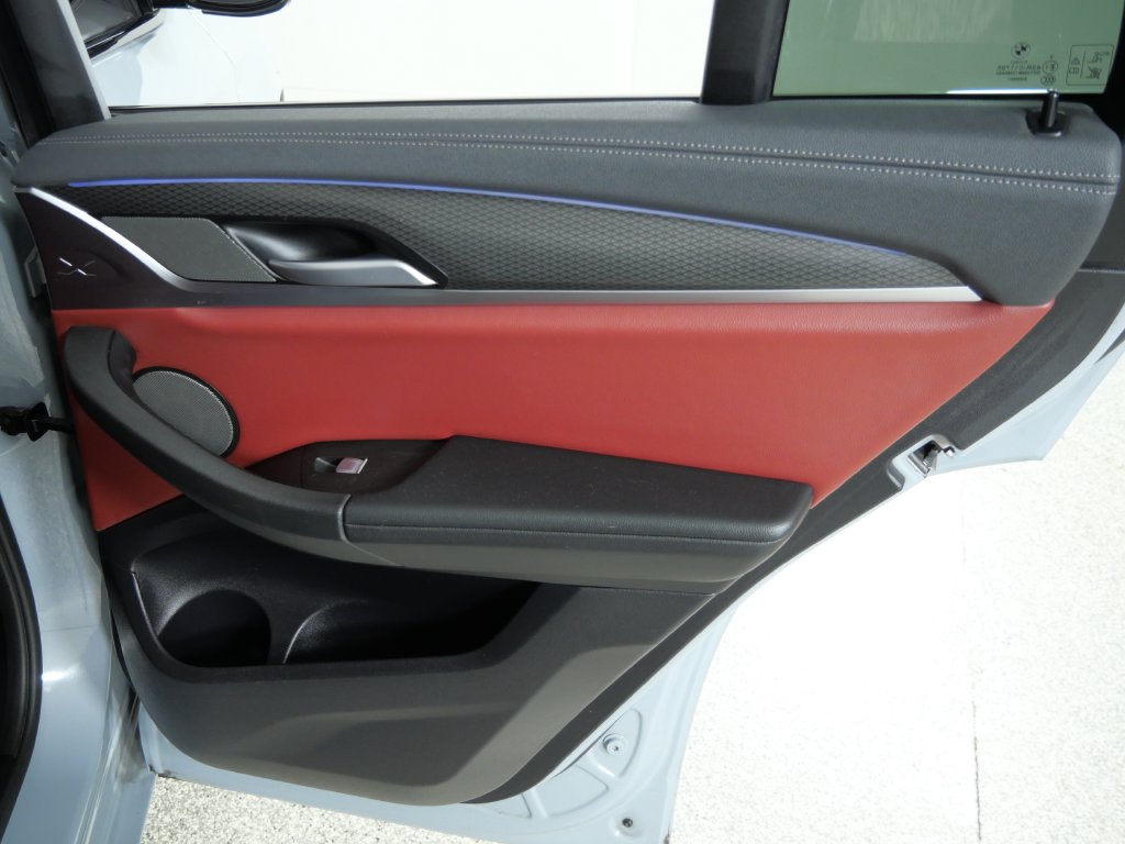 Thumbnail: 2023 BMW X4 - 33