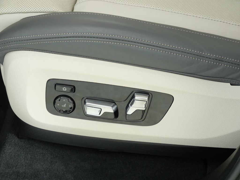 Thumbnail: 2024 BMW X7 - 46