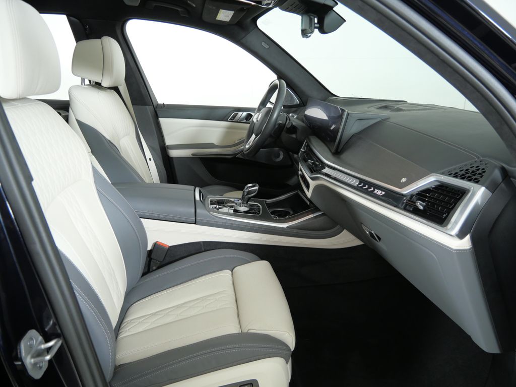 Thumbnail: 2024 BMW X7 - 10