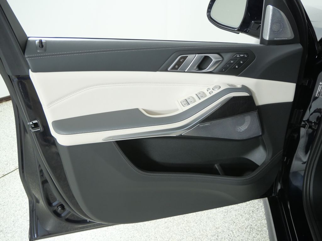 Thumbnail: 2024 BMW X7 - 43