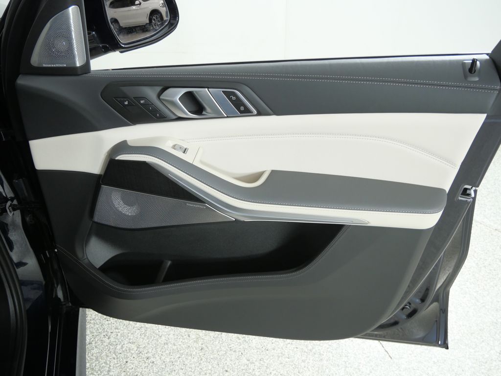 Thumbnail: 2024 BMW X7 - 31