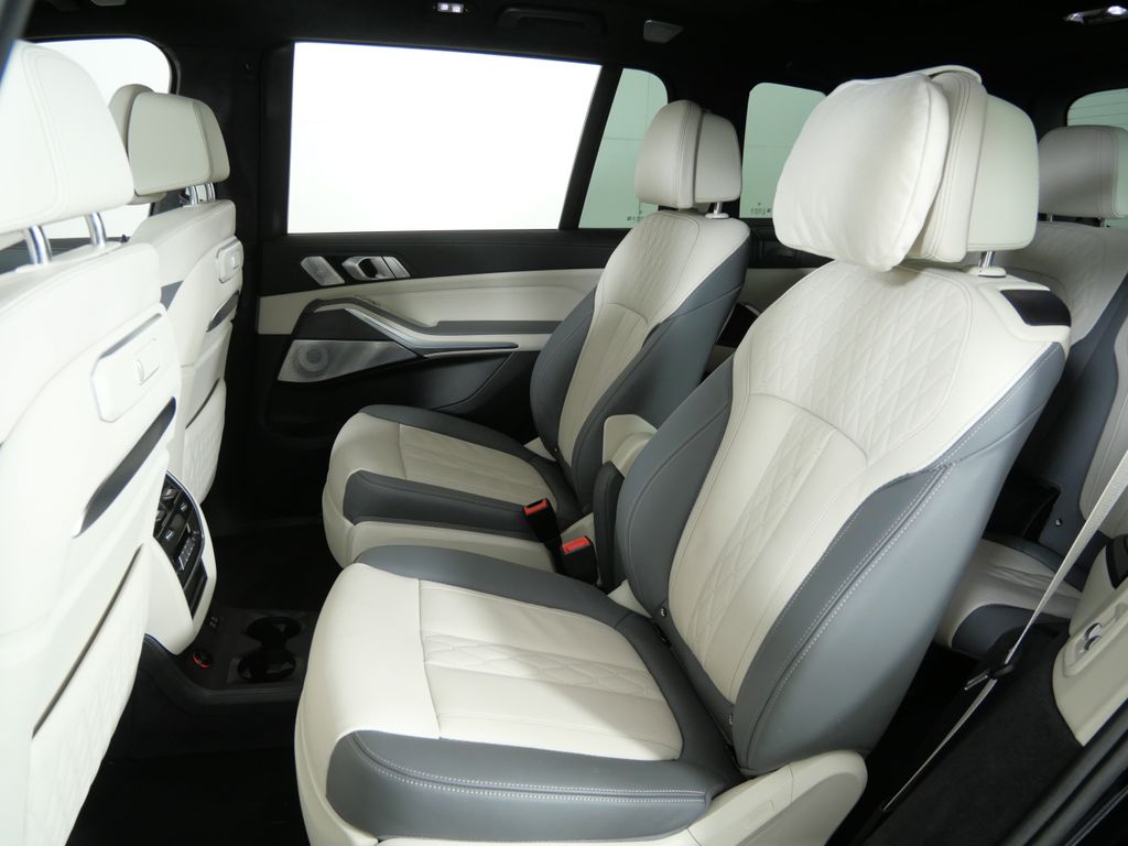 Thumbnail: 2024 BMW X7 - 42