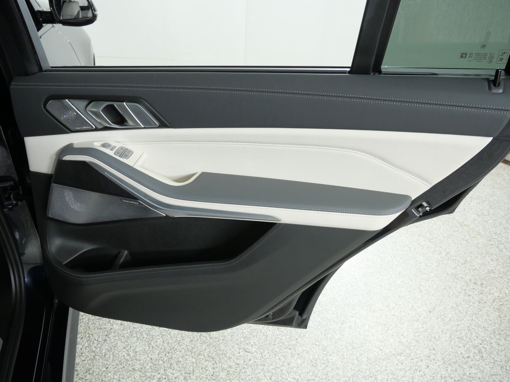 Thumbnail: 2024 BMW X7 - 34