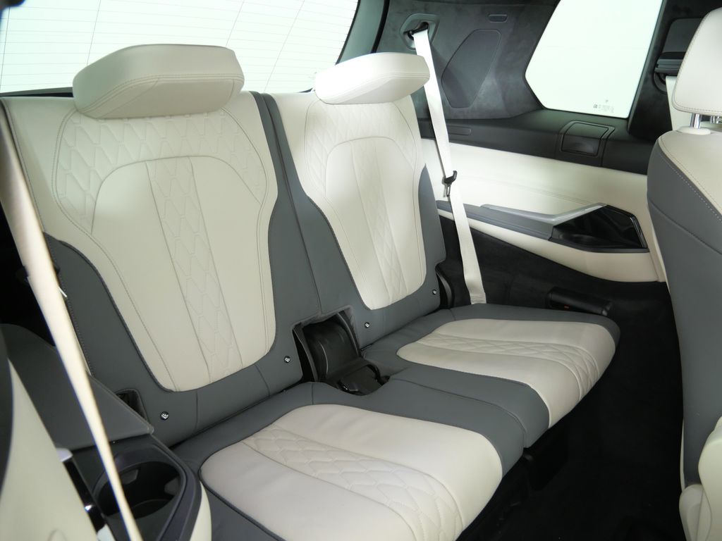 Thumbnail: 2024 BMW X7 - 37