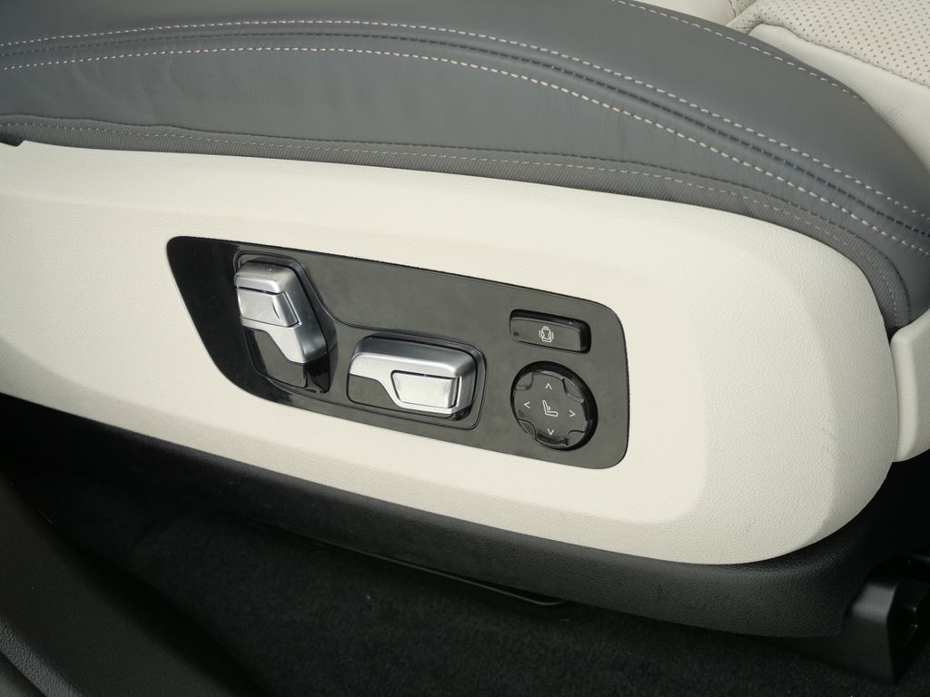 Thumbnail: 2024 BMW X7 - 32