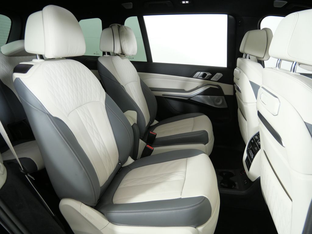 Thumbnail: 2024 BMW X7 - 35
