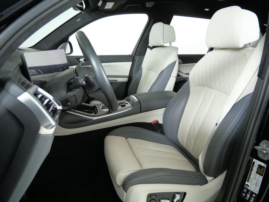 Thumbnail: 2024 BMW X7 - 44