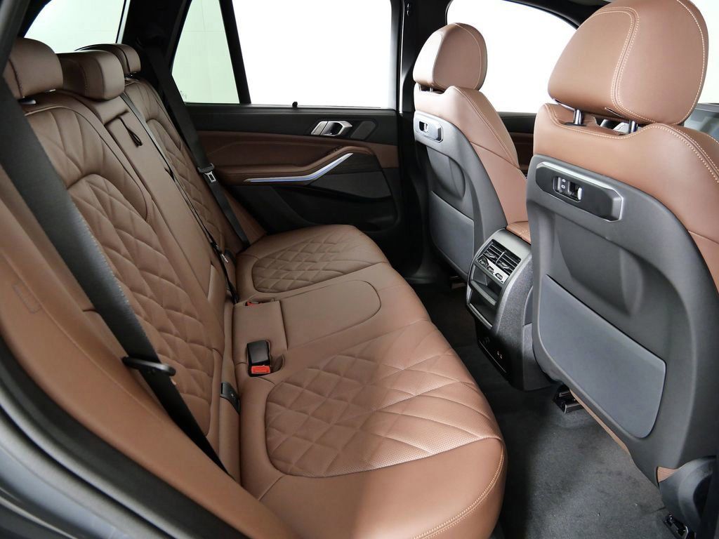 Thumbnail: 2026 BMW X5 - 11