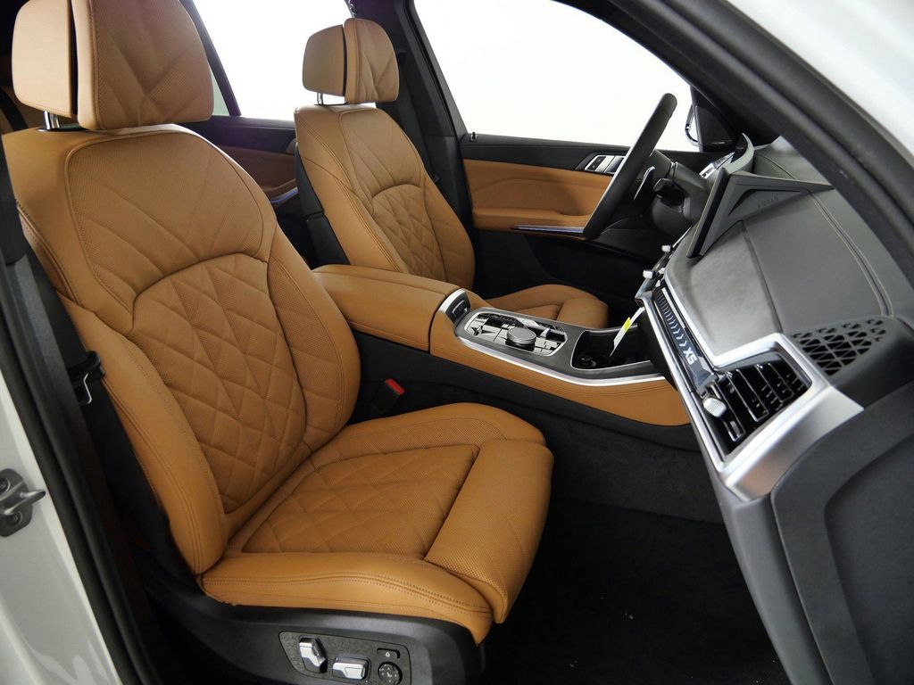 Thumbnail: 2026 BMW X5 - 10