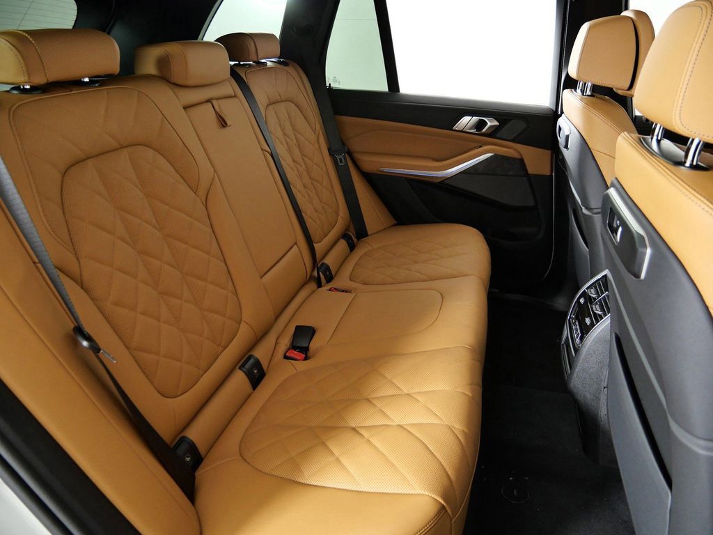 Thumbnail: 2026 BMW X5 - 32