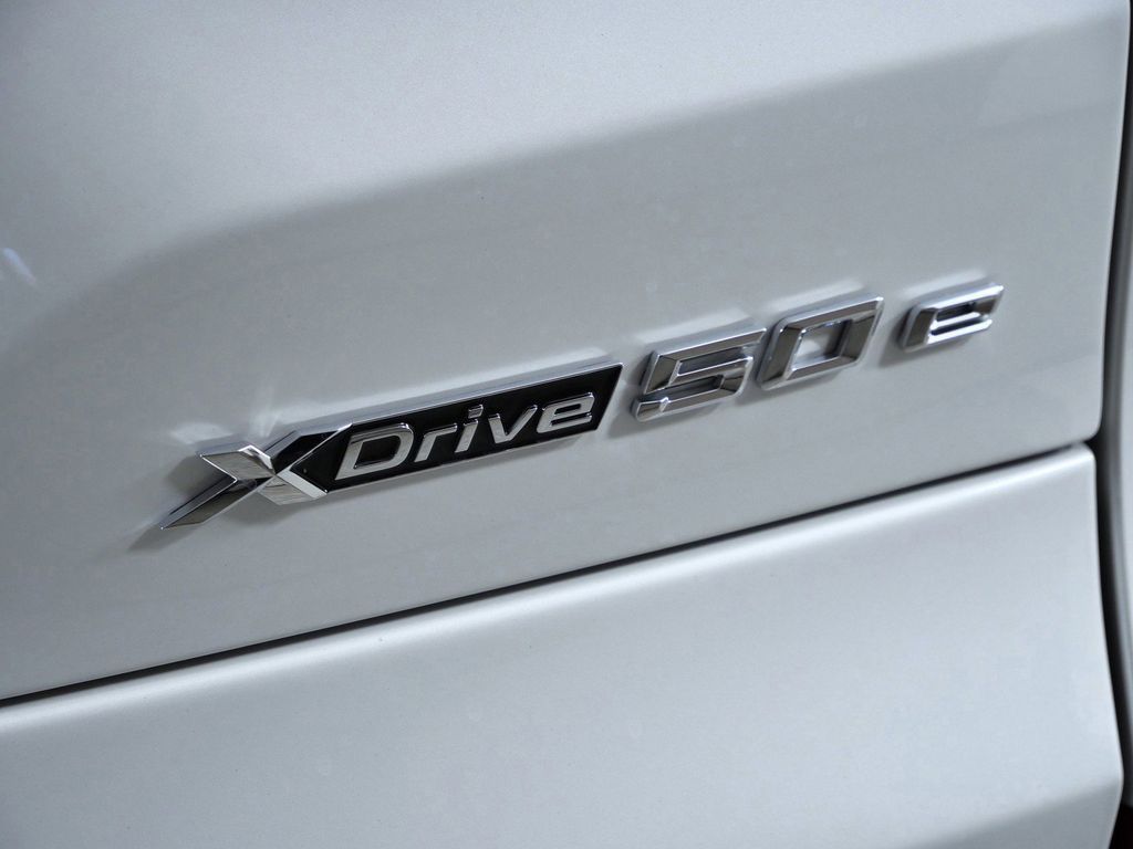 Thumbnail: 2026 BMW X5 - 21
