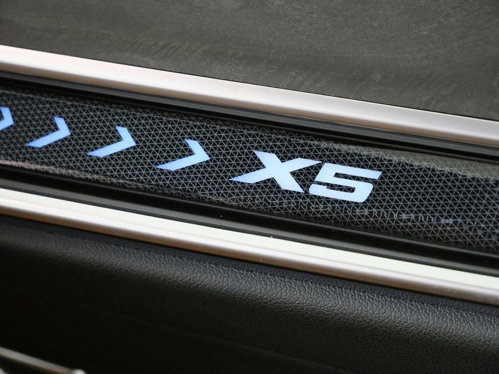 Thumbnail: 2026 BMW X5 - 30