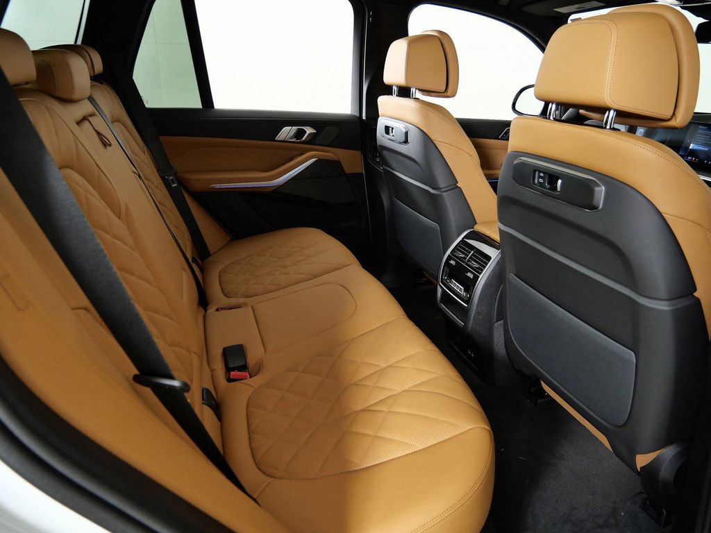 Thumbnail: 2026 BMW X5 - 11