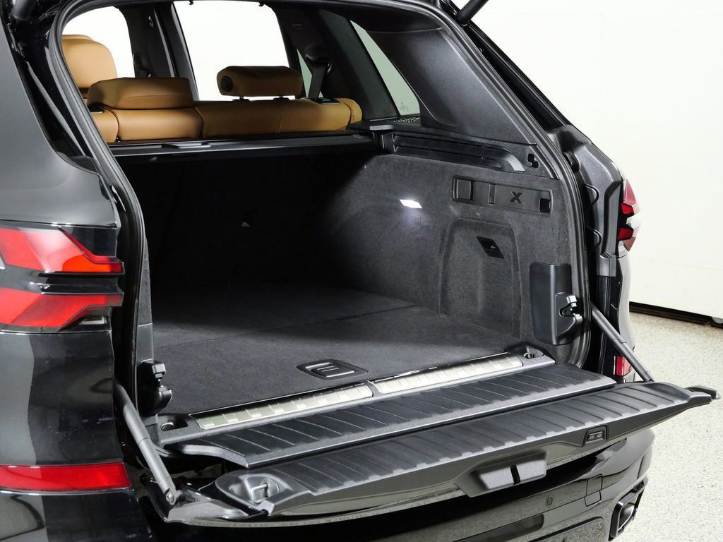 Thumbnail: 2026 BMW X5 - 12