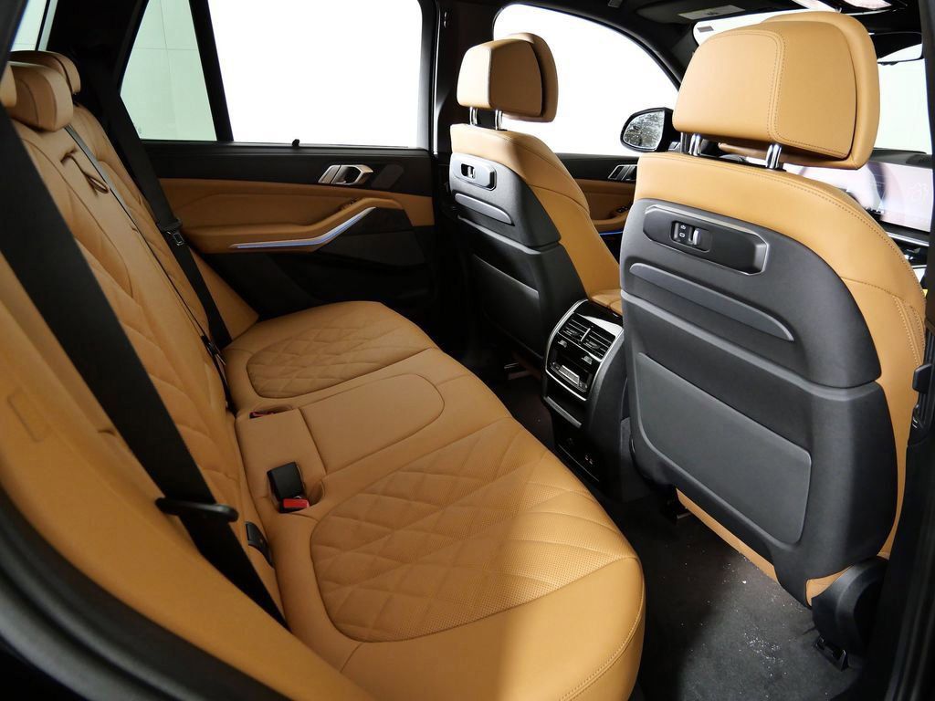 Thumbnail: 2026 BMW X5 - 11