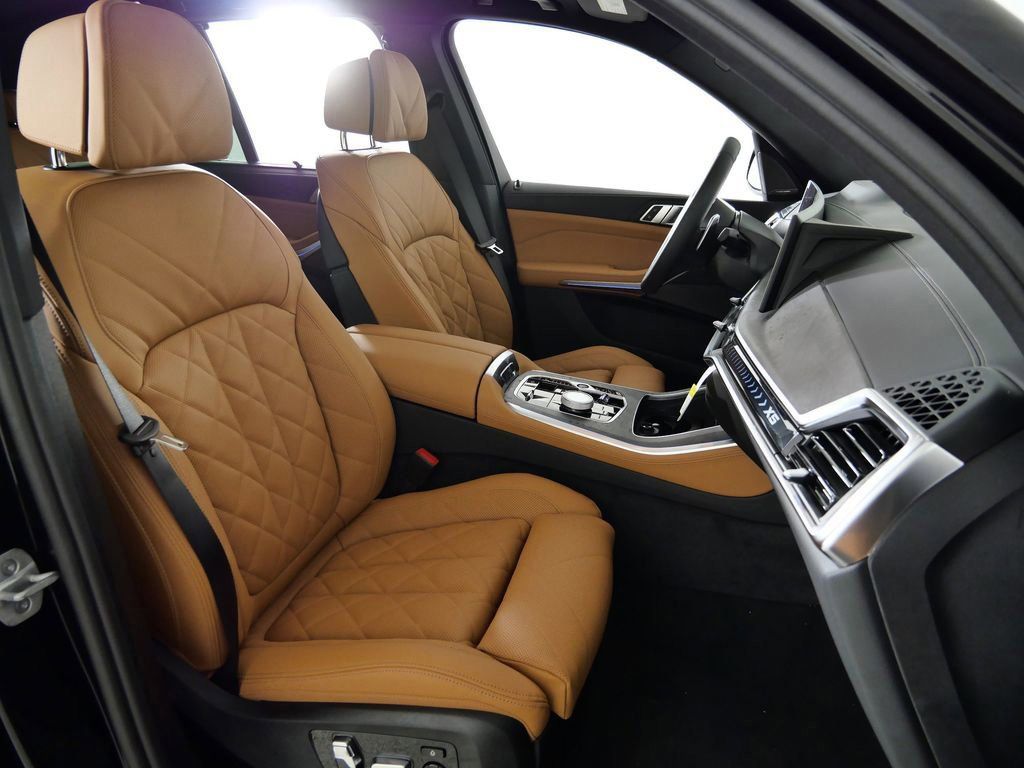 Thumbnail: 2026 BMW X5 - 10