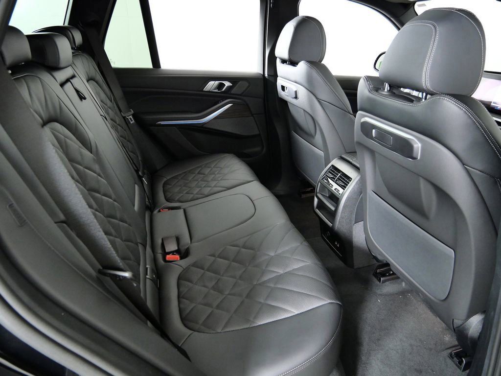 Thumbnail: 2026 BMW X5 - 12