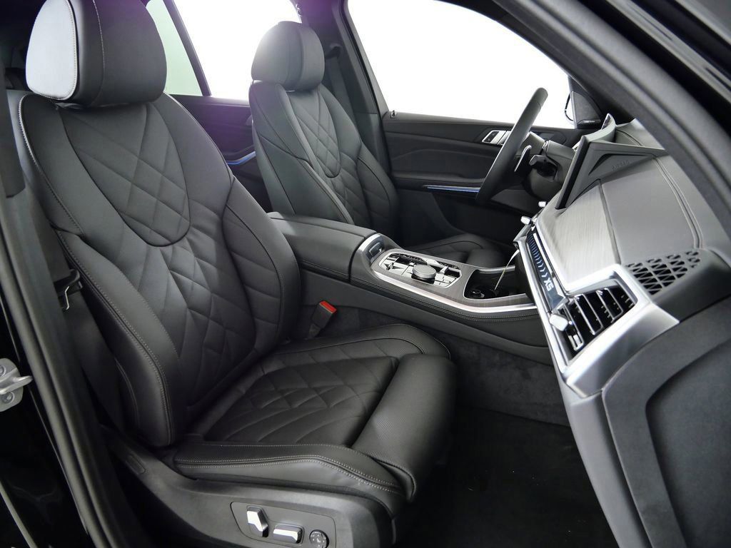 Thumbnail: 2026 BMW X5 - 11