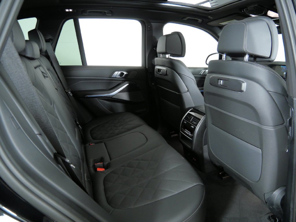 Thumbnail: 2026 BMW X5 - 12