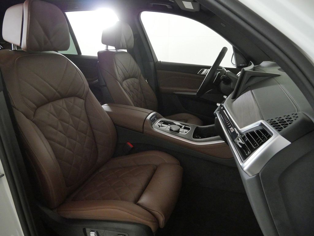 Thumbnail: 2026 BMW X5 - 10