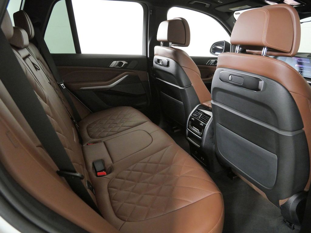 Thumbnail: 2026 BMW X5 - 11