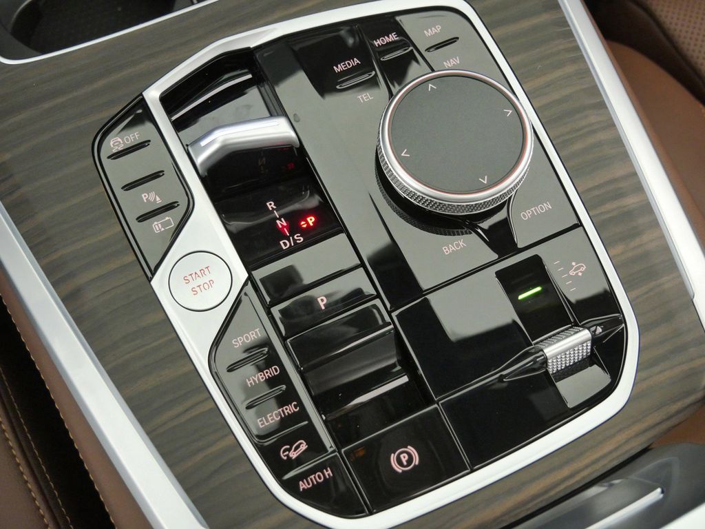 Thumbnail: 2026 BMW X5 - 13