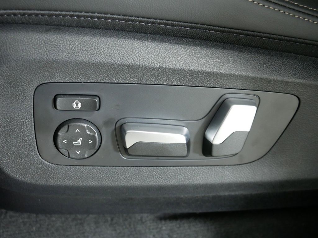 2025 BMW X5 xDrive50e 38