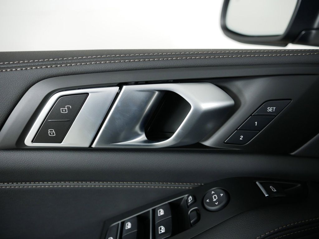 2025 BMW X5 xDrive50e 37