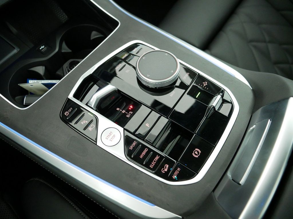 2025 BMW X5 xDrive50e 14