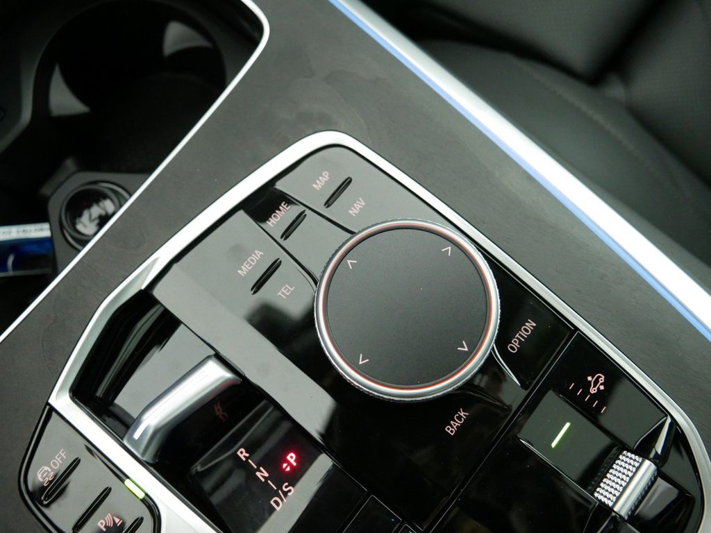 2025 BMW X5 xDrive50e 9