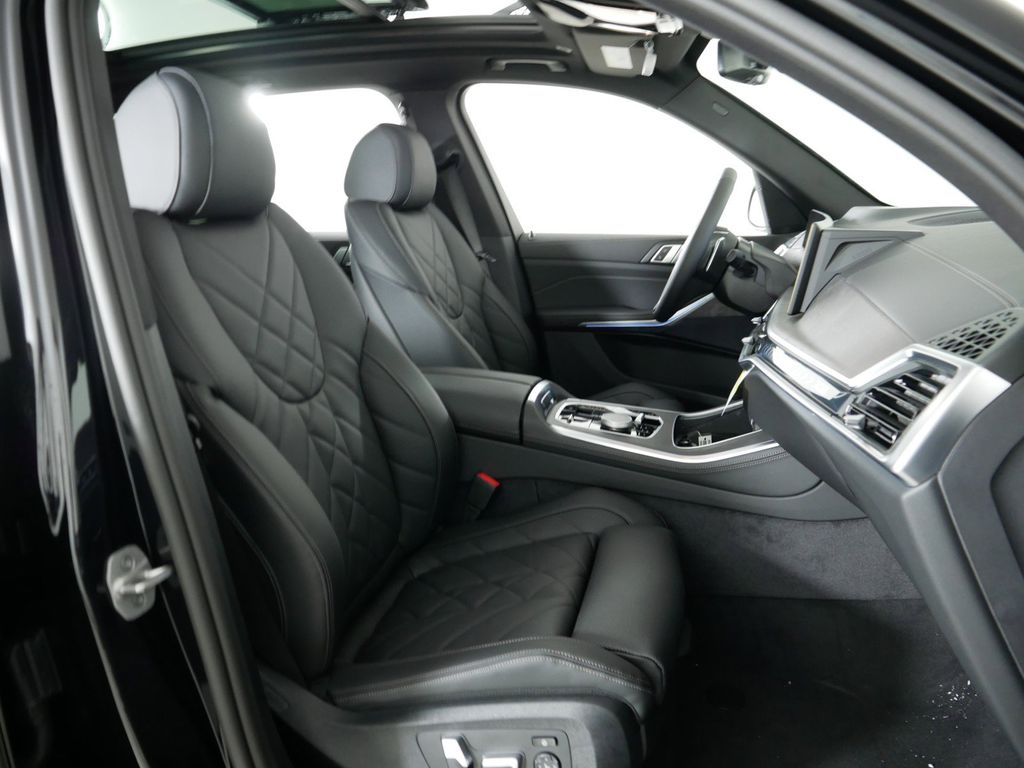 2025 BMW X5 xDrive50e 11