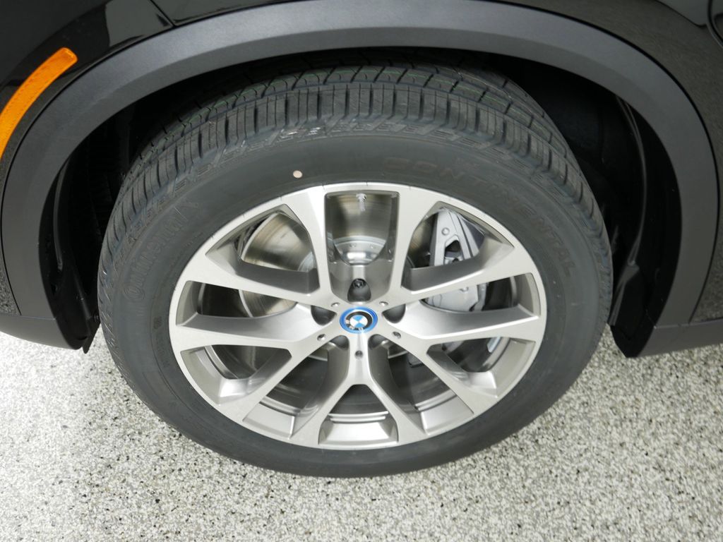 2025 BMW X5 xDrive50e 26