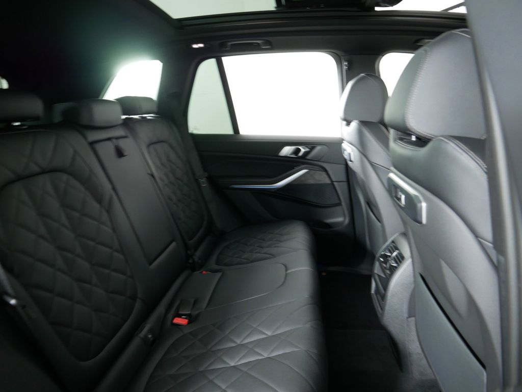 2025 BMW X5 xDrive50e 29