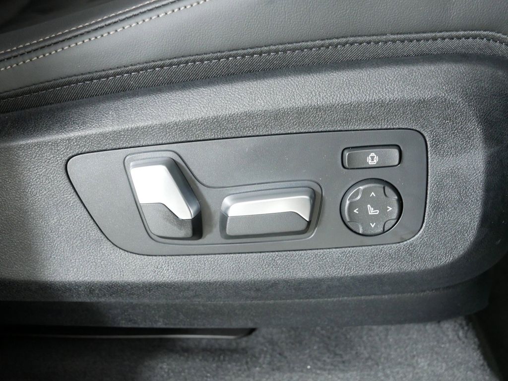 2025 BMW X5 xDrive50e 28